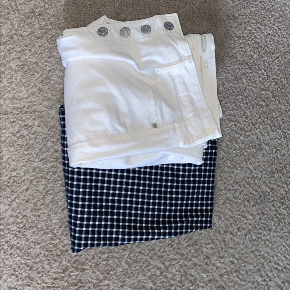 White skinny jeans and plaid pants